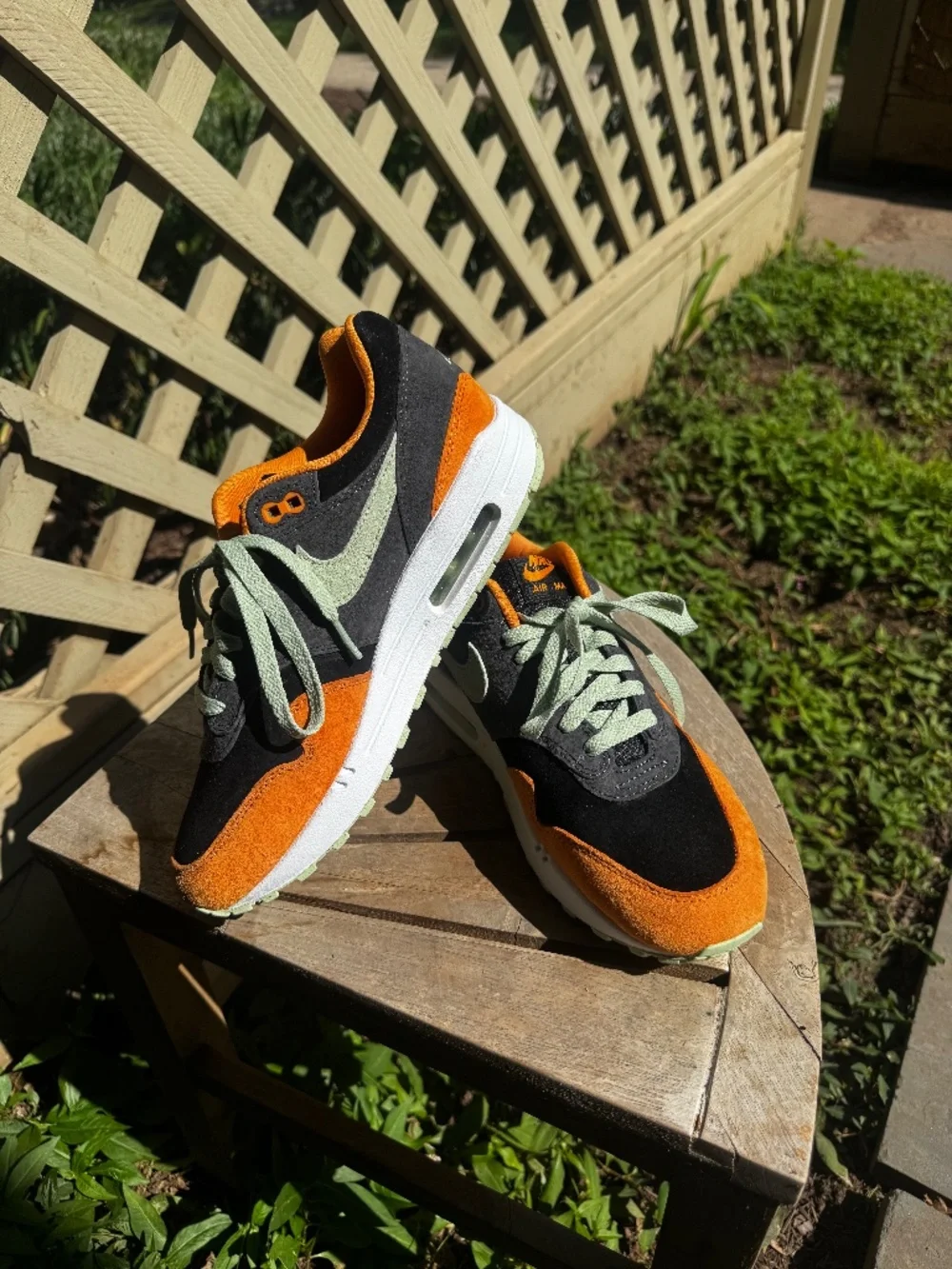 Black and Orange Nike Sneakers | Women's 9 /Men's 7.5